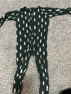 Brave little ones Dark Green Forest-Print Zip One-Piece Footie